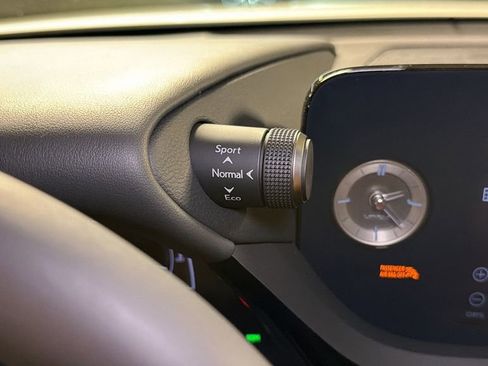 Certified 2022 Lexus ES 300h 300h w/ Premium Package image 32