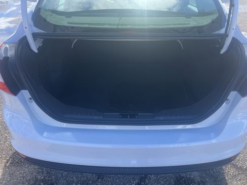 Used 2013 Ford Focus SE w/ SE Winter Pkg image 10