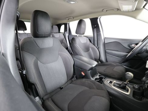 Used 2015 Jeep Cherokee Latitude w/ Cold Weather Group AWD/4WD image 24