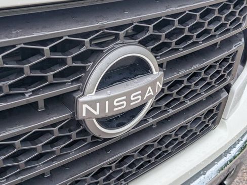 Used 2024 Nissan Titan SV w/ SV Convenience Package AWD/4WD image 12