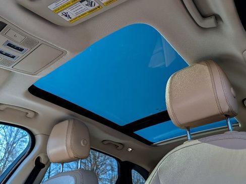 Used 2017 Jaguar F-PACE Prestige image 17