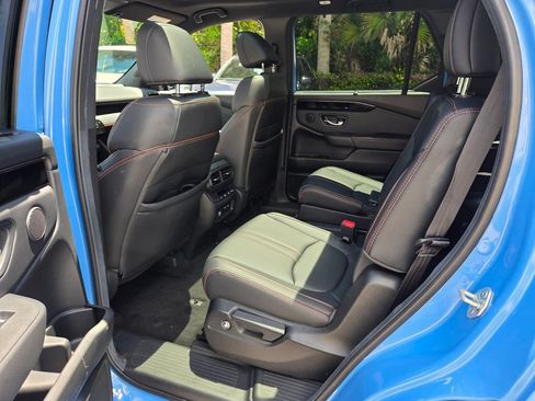 Used 2024 Honda Pilot TrailSport image 11