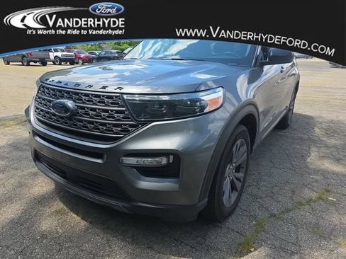 Used 2024 Ford Explorer XLT w/ Equipment Group 202A AWD/4WD image 1
