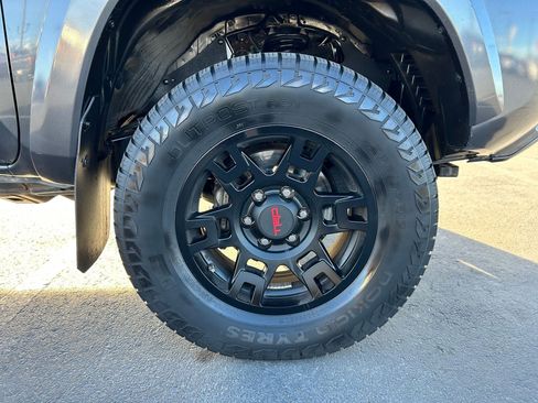 Used 2020 Toyota Tacoma Limited image 31