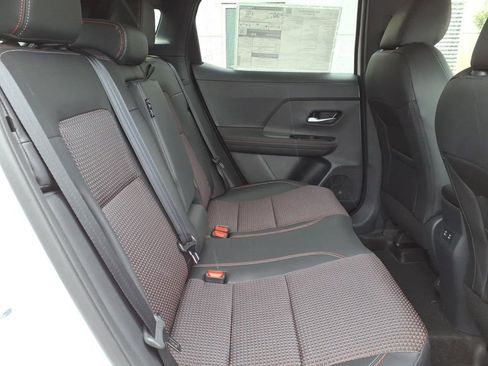Used 2025 Nissan Kicks SR AWD/4WD image 6
