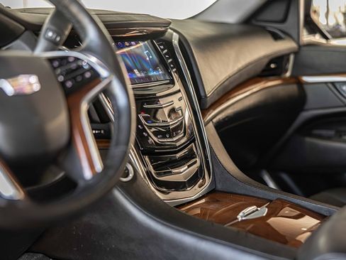 Used 2016 Cadillac Escalade ESV Premium image 25
