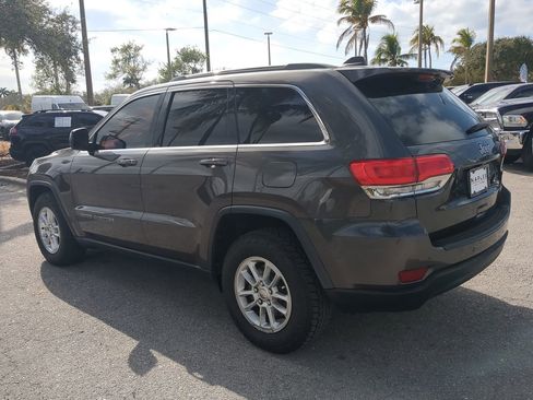 Used 2019 Jeep Grand Cherokee Laredo image 7