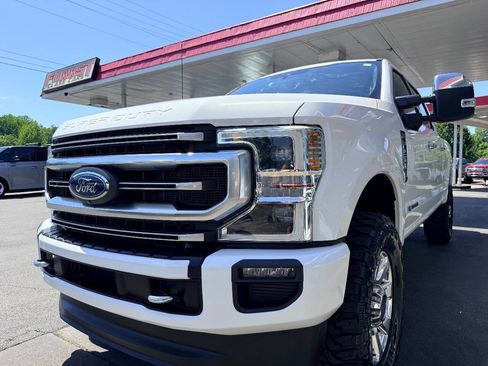 Used 2022 Ford F250 Platinum w/ FX4 Off-Road Package AWD/4WD image 16