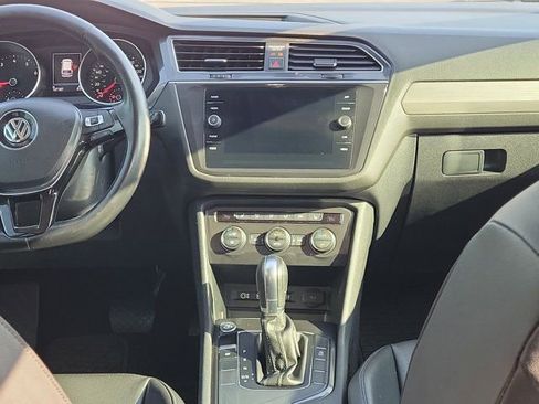 Used 2018 Volkswagen Tiguan SE FWD image 5