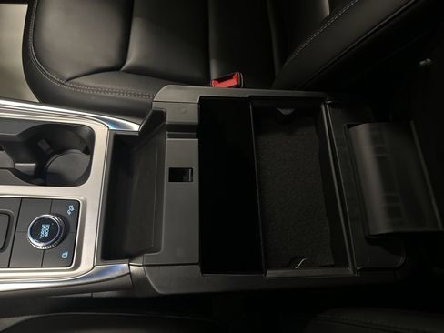 Certified 2022 Ford Explorer XLT w/ Equipment Group 202A image 23