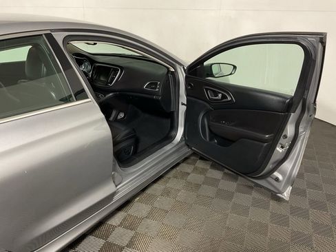 Used 2017 Chrysler 200 Limited Platinum image 36