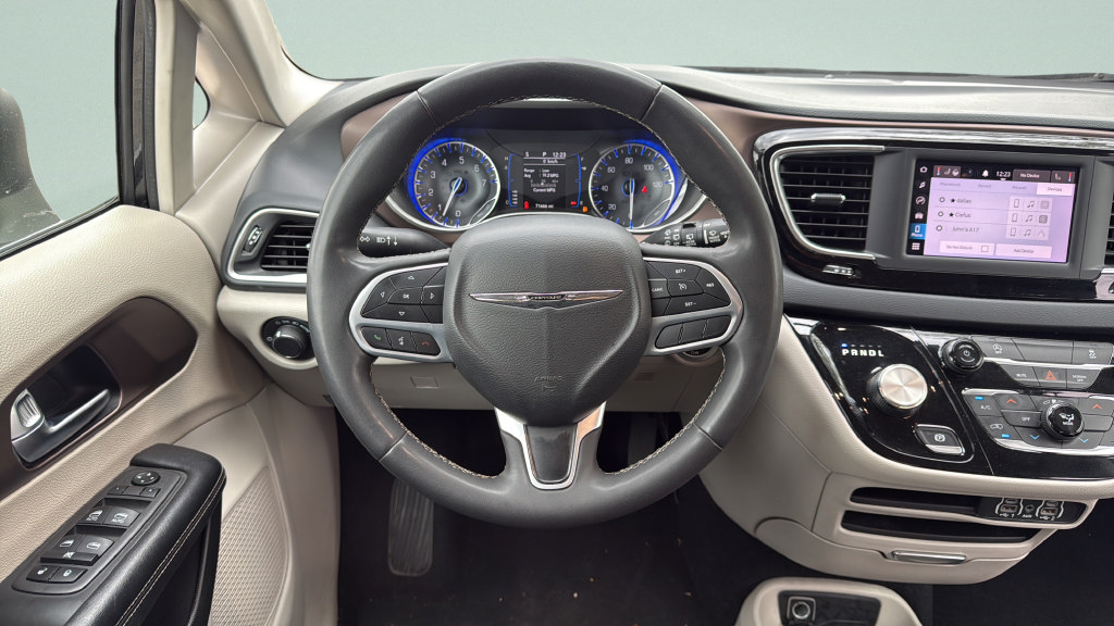 Used 2022 Chrysler Voyager LX FWD image 17