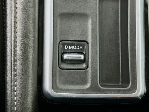 Used 2025 Nissan Pathfinder SV image 25