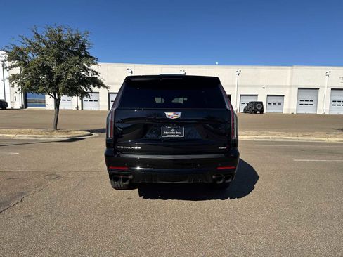 Used 2025 Cadillac Escalade V image 5
