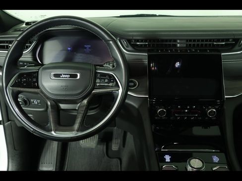 Used 2022 Jeep Grand Cherokee Overland w/ Luxury Tech Group IV image 18