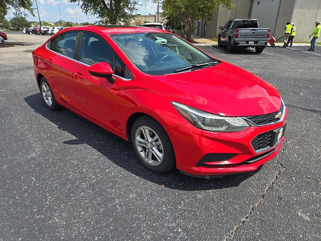 Used 2017 Chevrolet Cruze LT w/ Sun And Sound Package FWD image 3