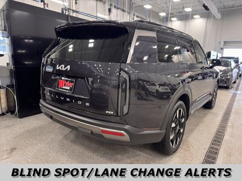 New 2027 Kia Telluride S image 3