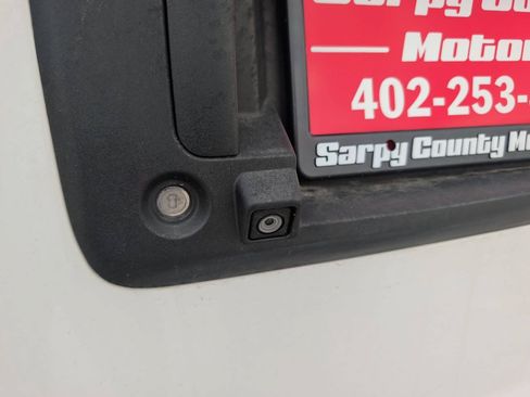 Used 2018 Chevrolet Express 2500 RWD image 11