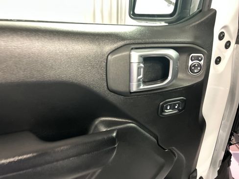 Used 2023 Jeep Wrangler Unlimited Rubicon w/ Cold Weather Group AWD/4WD image 14