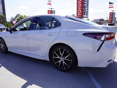 Used 2022 Toyota Camry SE w/ Audio Upgrade Package FWD image 5
