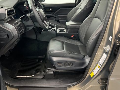 Used 2025 Toyota Tacoma TRD Off-Road w/ TRD Off Road Premium Package image 18