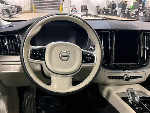 Certified 2024 Volvo XC60 B5 Ultimate w/ Climate Package image 5