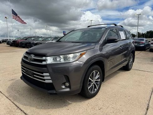 Used 2018 Toyota Highlander XLE w/ Protection Package #3 AWD/4WD image 1