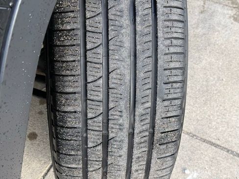 Certified 2025 Jeep Grand Cherokee L Limited w/ Black Appearance Package image 11