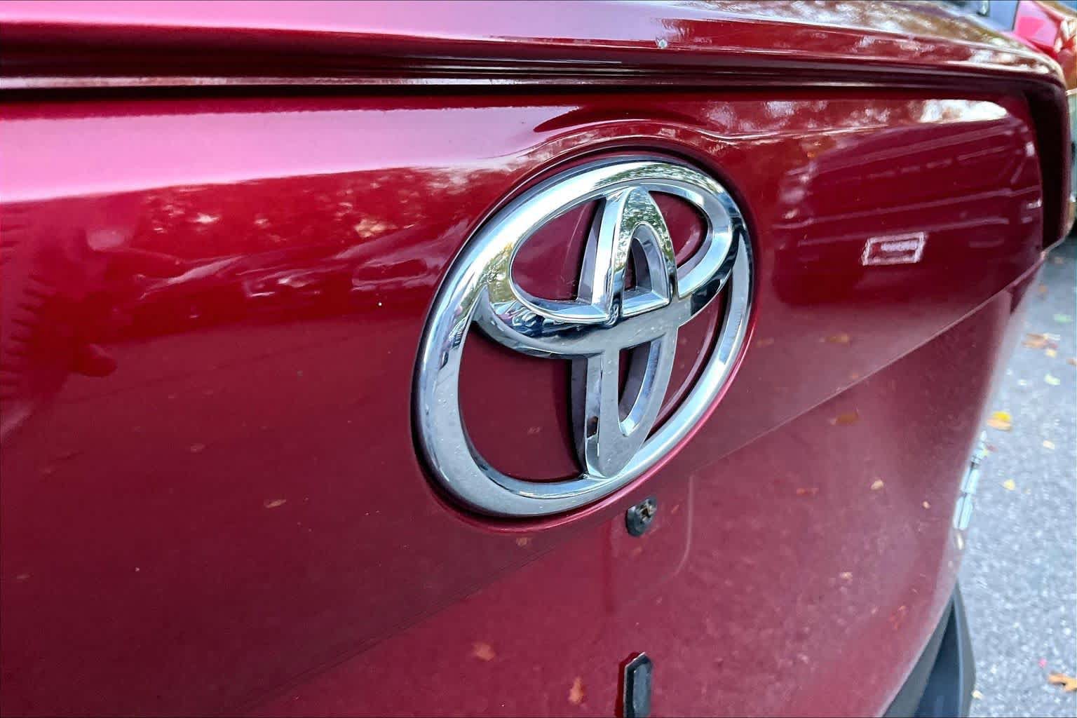 Certified 2019 Toyota RAV4 XLE AWD/4WD image 30