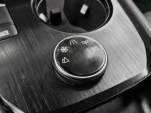 Certified 2025 Nissan Rogue SV image 23