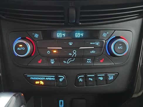 Used 2019 Ford Escape Titanium w/ U9j03 - Titanium Tow Package image 31