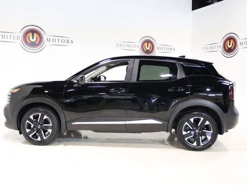 Used 2025 Nissan Kicks SV AWD/4WD image 25