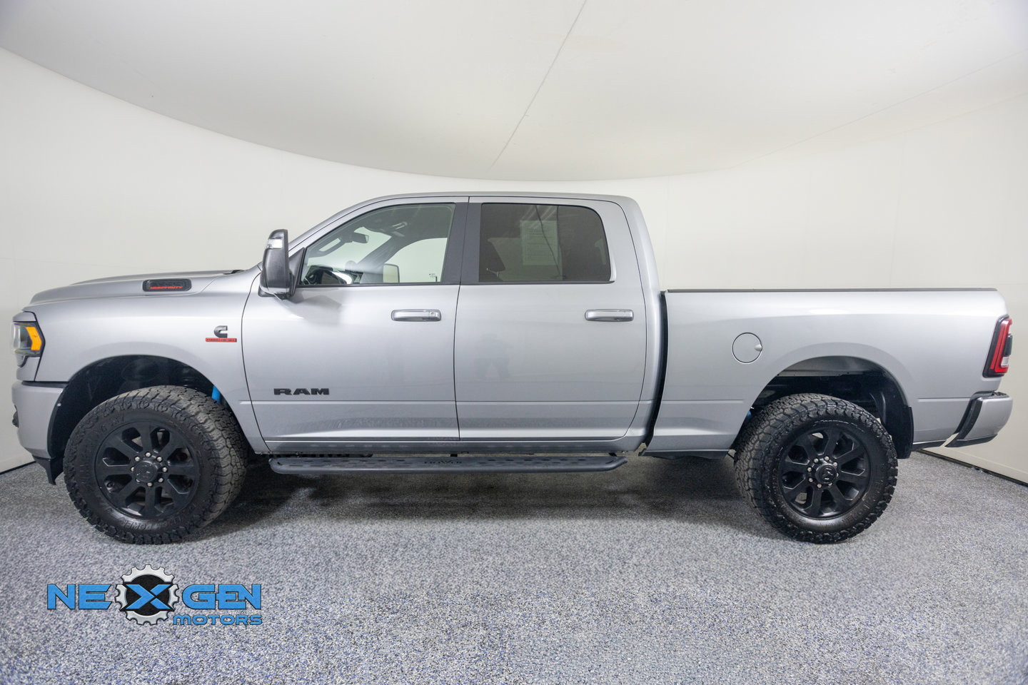 Used 2024 RAM 2500 Big Horn w/ Night Edition AWD/4WD image 5