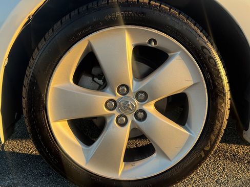 Used 2015 Toyota Prius Five image 17