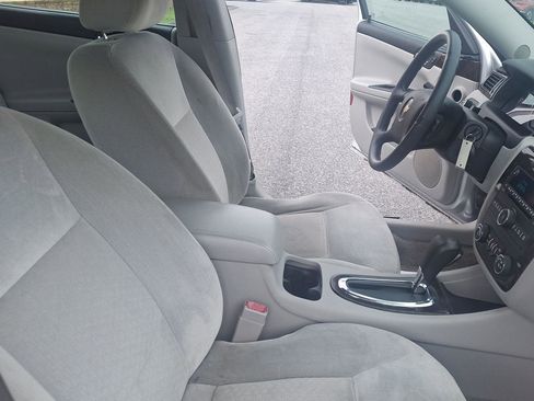 Used 2016 Chevrolet Impala LT FWD image 18