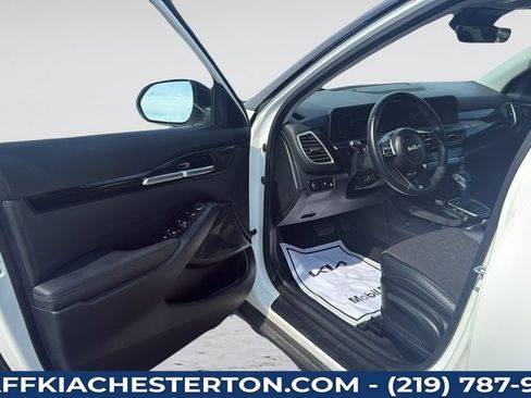 Used 2025 Kia Seltos S AWD/4WD image 25