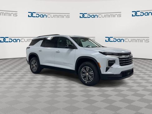 New 2026 Chevrolet Traverse LT w/ Driver Confidence Package FWD image 2