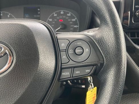 Used 2025 Toyota Corolla LE FWD image 17