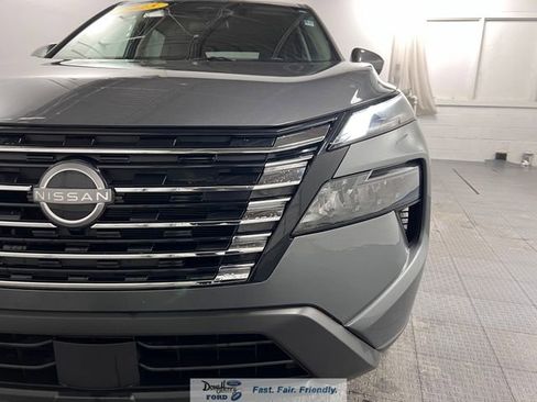 Used 2025 Nissan Rogue SV FWD image 11