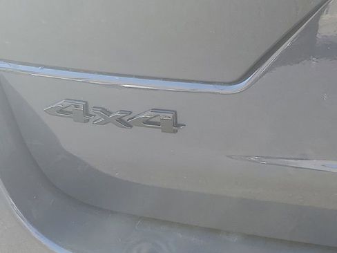 New 2025 Jeep Grand Cherokee Altitude image 8