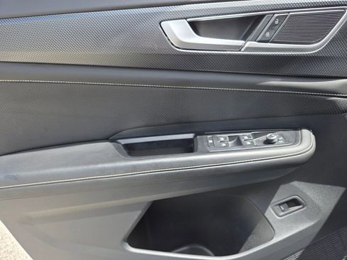 Used 2024 Volkswagen Atlas Cross Sport SEL R-Line image 25