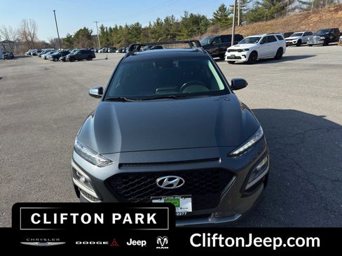Used 2020 Hyundai Kona SEL Plus FWD image 2