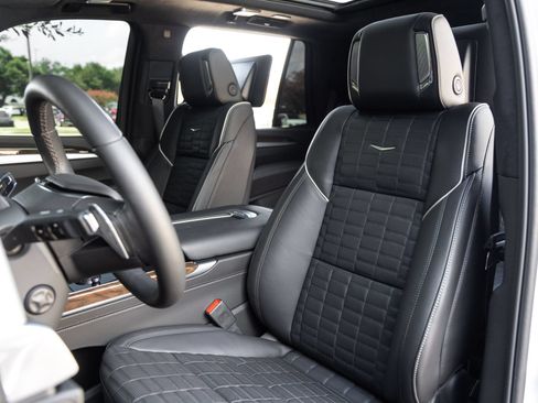 Used 2026 Cadillac Escalade Platinum Sport AWD/4WD image 4
