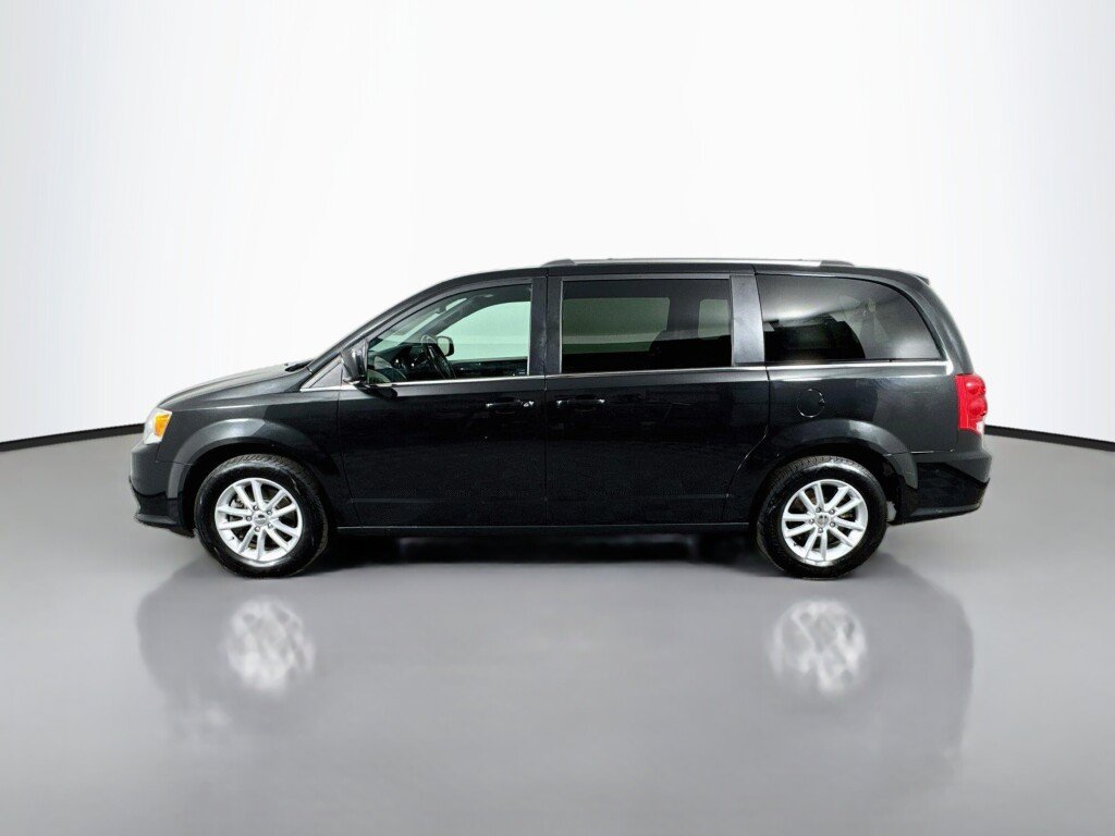 Used 2019 Dodge Grand Caravan SXT FWD image 2