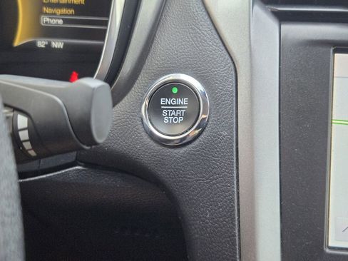 Used 2020 Ford Fusion SE image 21