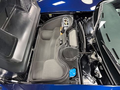 Used 2006 Ford GT RWD image 12
