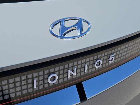 Certified 2024 Hyundai Ioniq 5 Limited RWD image 12