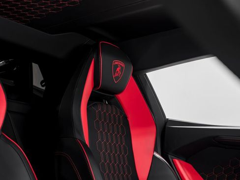 Used 2024 Lamborghini Revuelto image 33