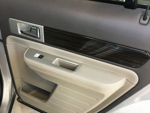Used 2010 Lincoln MKX 2WD image 15