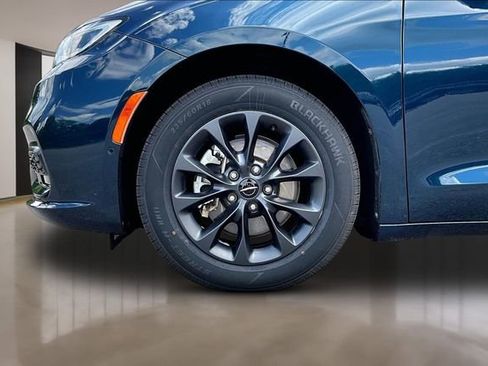 Used 2021 Chrysler Pacifica Touring-L w/ Uconnect Theater Family Group FWD image 30